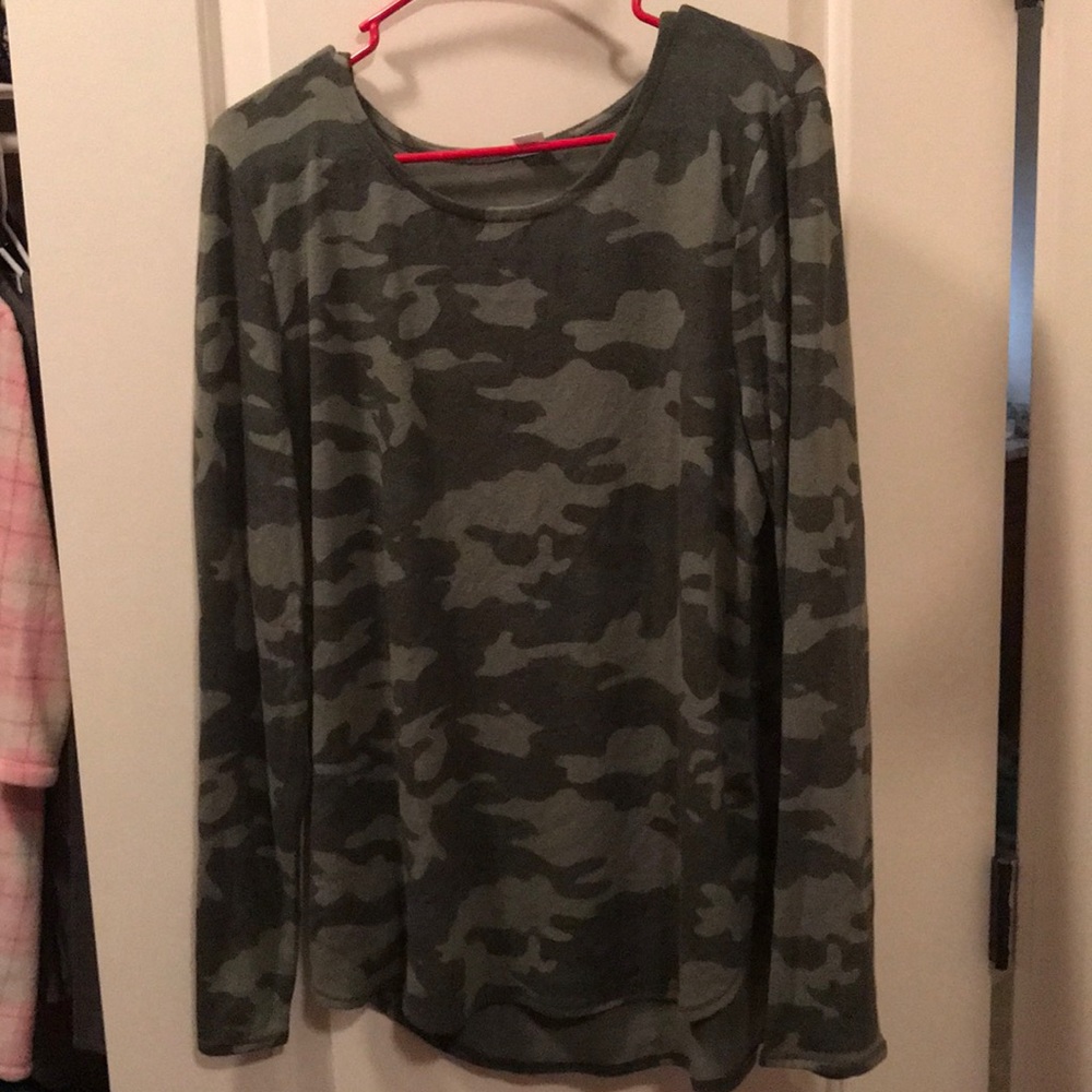 NWT Super Soft long sleeved camo plush ON top